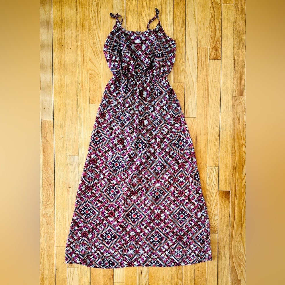 Xhilaration Maxi Dress Red Multicolor Printed with Peephole Back Semi-Lined XS